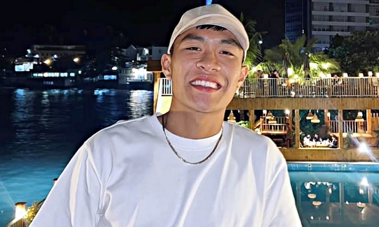 Trang phục đơn sắc của cầu thủ Phạm Lý Đức