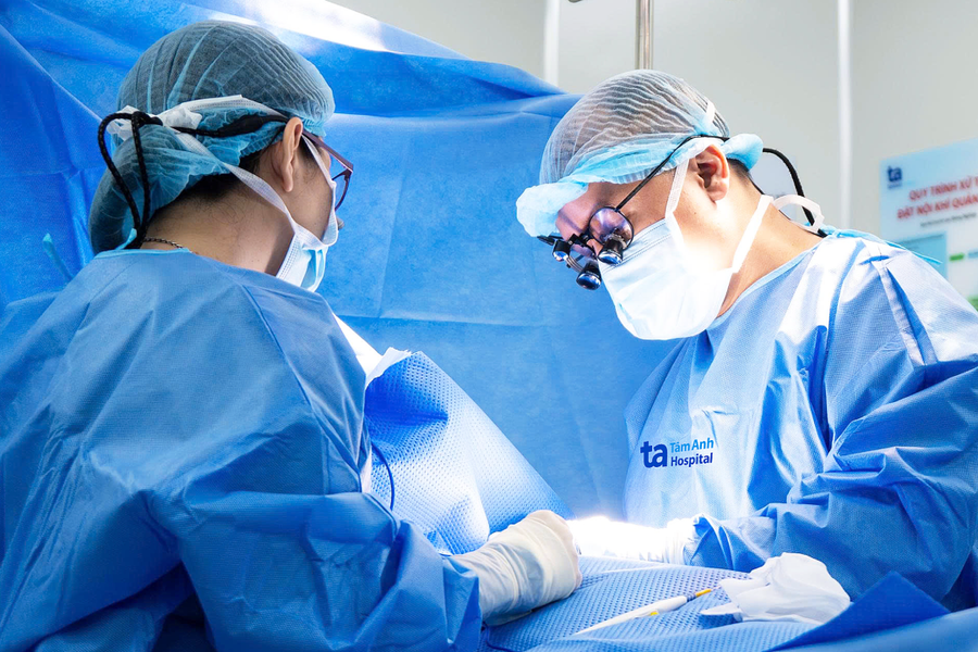 Bé 5 tuổi mắc u bã đậu bội nhiễm