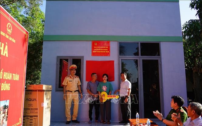 Xuân mới lại về trên vùng rốn lũ