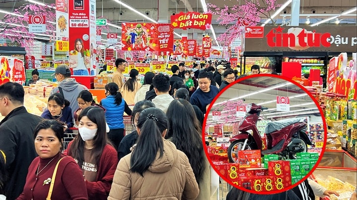 Người dân đổ xô mua sắm Tết, siêu thị đồng loạt tung khuyến mãi lớn