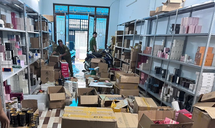 TP Hồ Chí Minh: Triệt phá đường dây buôn bán mỹ phẩm giả quy mô lớn trên mạng