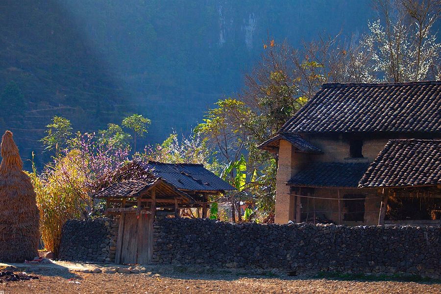 Tỉnh nào ở Việt Nam giáp biên giới hai quốc gia?