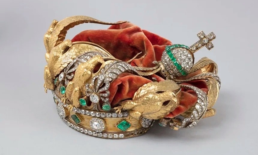 Vương miện rúm ró sau vụ cướp ở bảo tàng Louvre