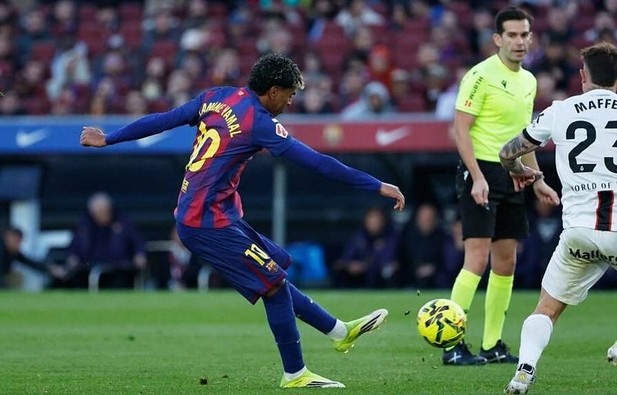 Yamal lập siêu phẩm khi Barca đại thắng