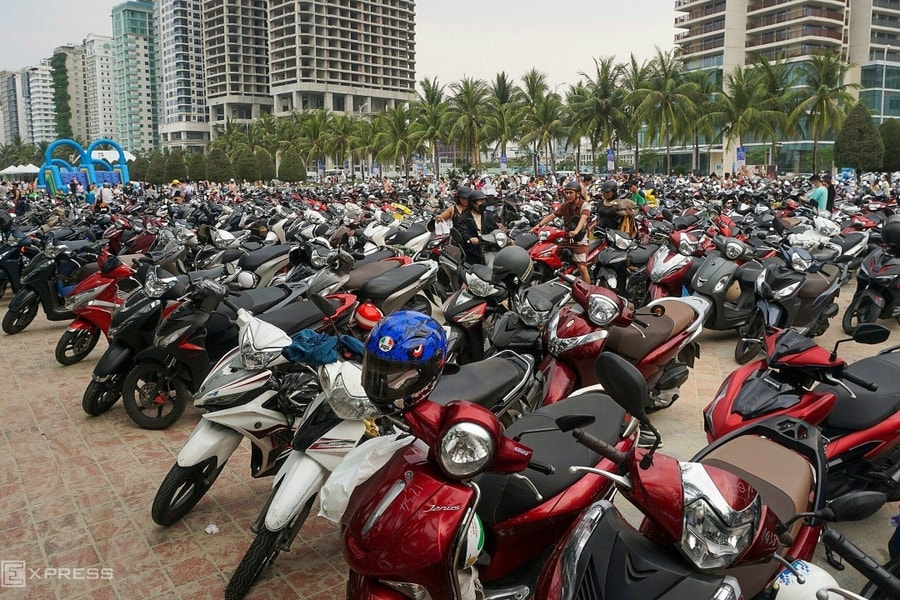 Gửi xe tại điểm trông giữ trên vỉa hè có bị camera AI 'soi', phạt nguội?