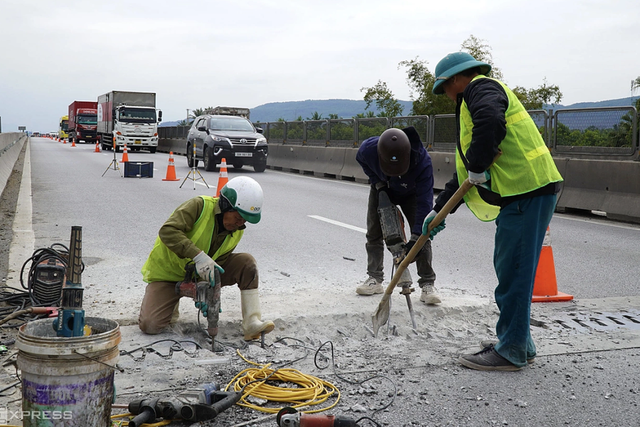 Cao tốc Bắc Nam bị hư hỏng mặt đường ở một số đoạn