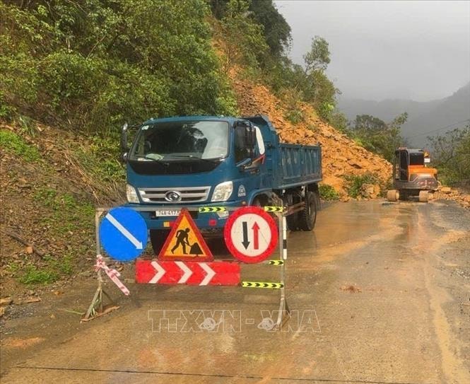 Quảng Trị: Sạt lở trên đường Hồ Chí Minh nhánh Tây đoạn qua xã Kim Ngân