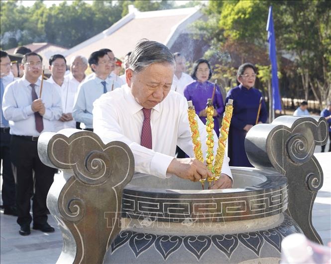 Tổng Bí thư Tô Lâm dâng hương tại Tây Ninh và TP Hồ Chí Minh