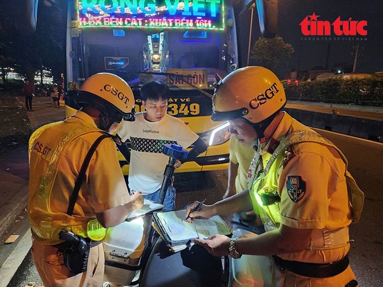 TP Hồ Chí Minh: Nhiều xe khách bị lập biên bản phạt tại cửa ngõ phía Đông