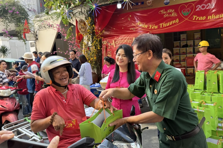 Trao 200 phần quà Tết cho người khuyết tật tại TP Hồ Chí Minh