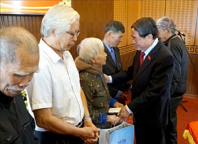 Phó Chủ tịch Quốc hội Nguyễn Đức Hải thăm, tặng quà Tết các đối tượng chính sách