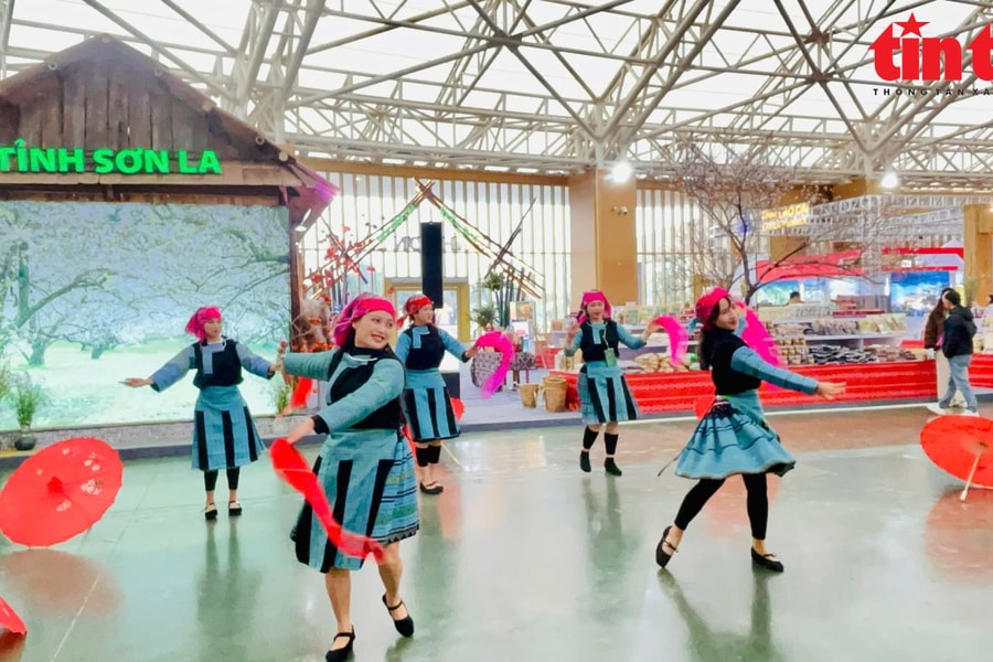 Đến Hội chợ Mùa Xuân 2026 xem điệu múa rực rỡ sắc màu của người Mông