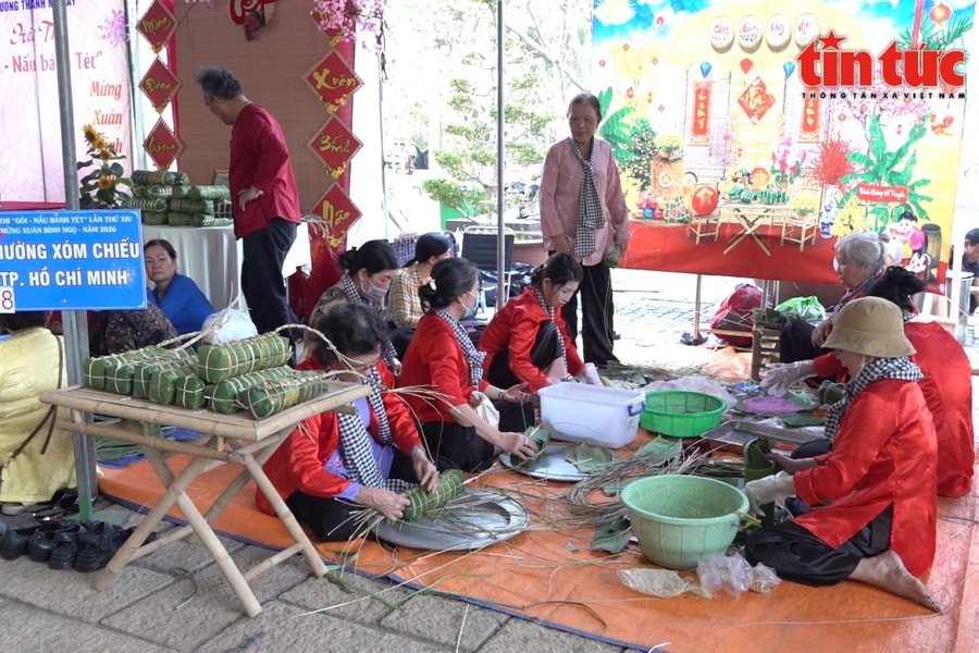 TP Hồ Chí Minh: Gần 100 đội thi tranh tài gói bánh Tét dâng cúng Quốc Tổ