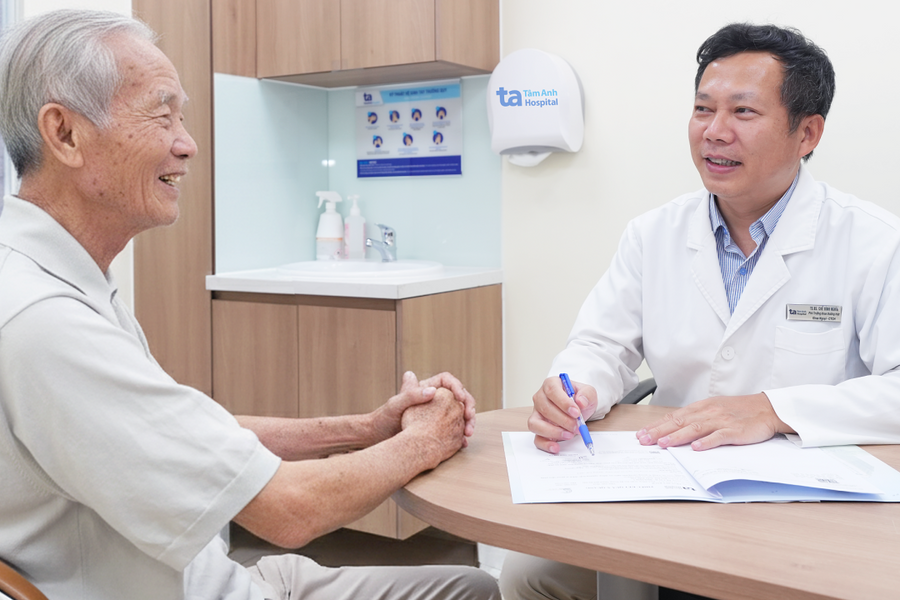 Phòng tránh té ngã cho người già dịp Tết