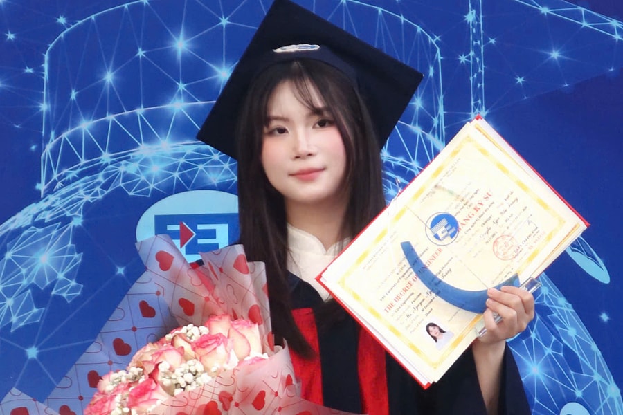 Nữ sinh chuyên ngữ chinh phục ngôi thủ khoa trường Công nghệ
