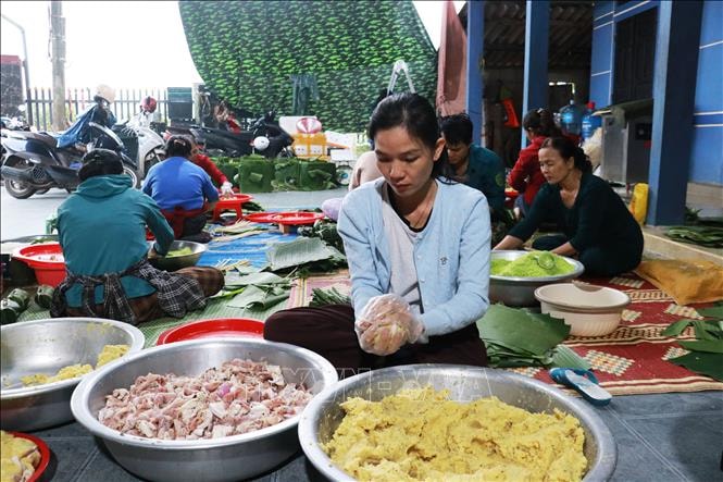 Bánh tét mặt trăng khẳng định thương hiệu trên thị trường Tết