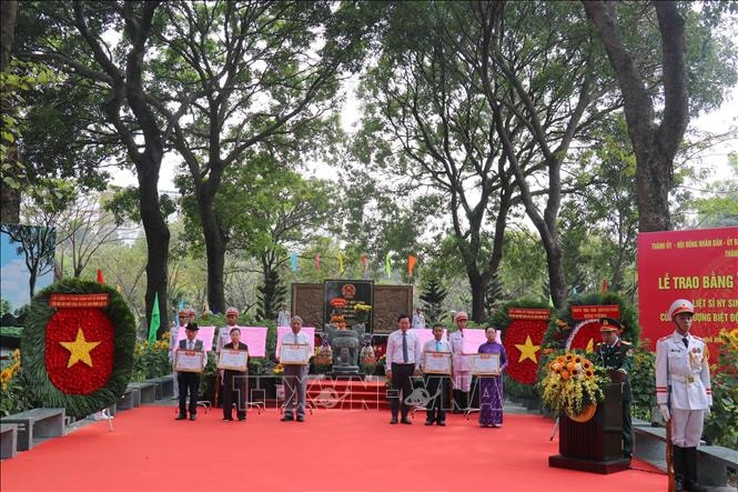 Trao Bằng Tổ quốc ghi công tặng 49 Anh hùng liệt sĩ Biệt động Quân khu Sài Gòn - Gia Định