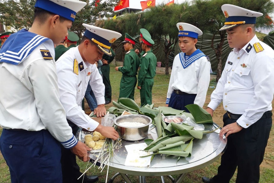 Ngày hội ‘Xuân Khu 5 đoàn kết – Tết thắm tình quân dân năm 2026’ tại vùng lũ Hòa Thịnh