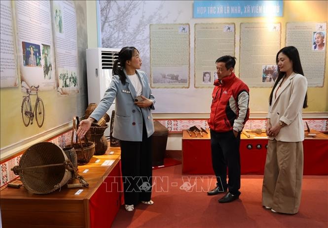 Triển lãm 'Bao cấp - Một thời để nhớ' với hơn 220 hình ảnh, tài liệu, hiện vật