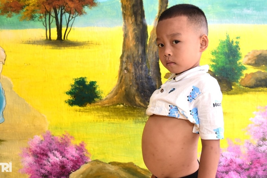 Mắc bệnh hiểm nghèo, bé trai vùng cao nguy cơ dang dở việc học