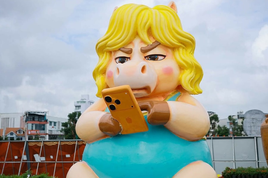 Cụm linh vật ngựa ở Quy Nhơn gây tranh cãi