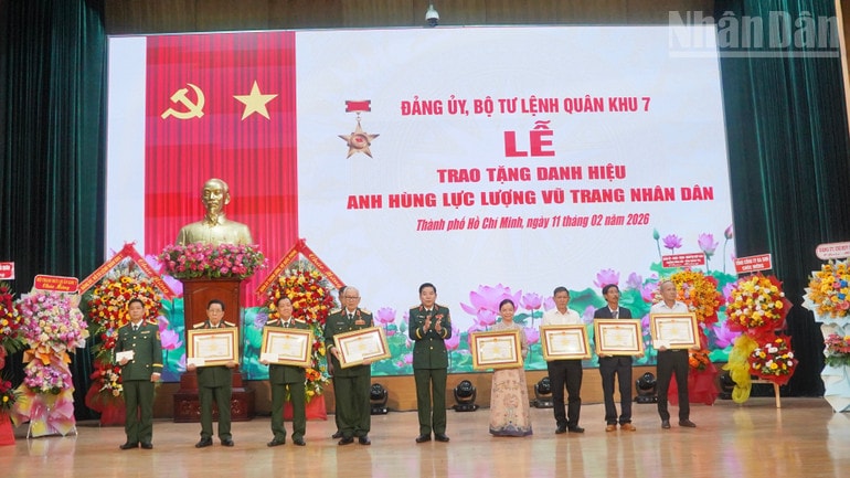 Phong tặng, truy tặng danh hiệu AHLLVTND cho 7 tướng lĩnh Quân đội