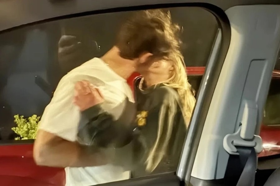 Vợ được sếp đưa đón bằng ô tô, ngày nào cũng rẽ vào chỗ vắng 30 phút