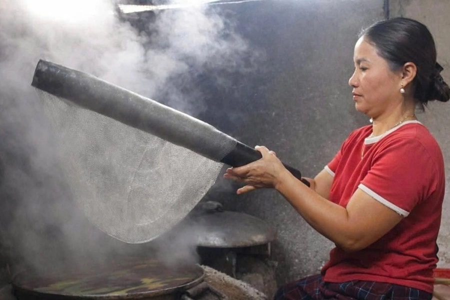 Trắng đêm làm miến dong vẫn không đủ hàng bán Tết