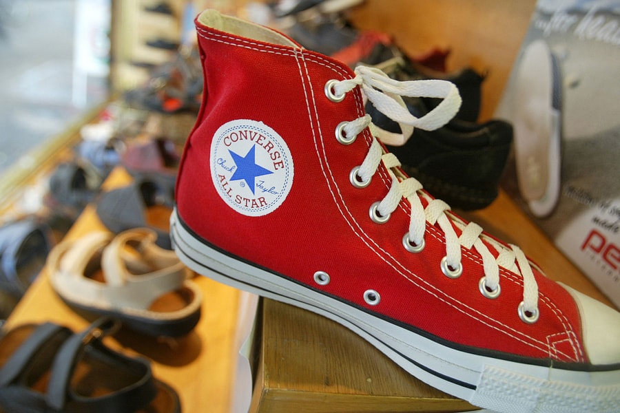 Converse - thương hiệu giày trăm tuổi hụt hơi