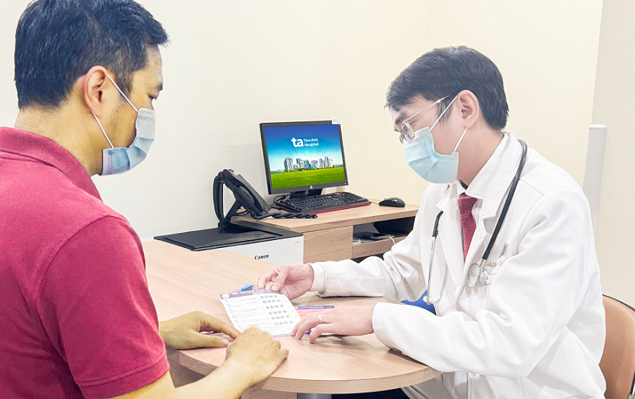 Người đàn ông vàng da do đột biến gene