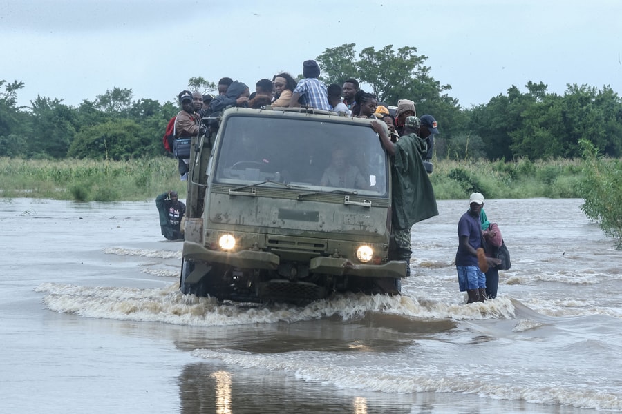 Việt Nam hỗ trợ Mozambique 100.000 USD khắc phục thiên tai