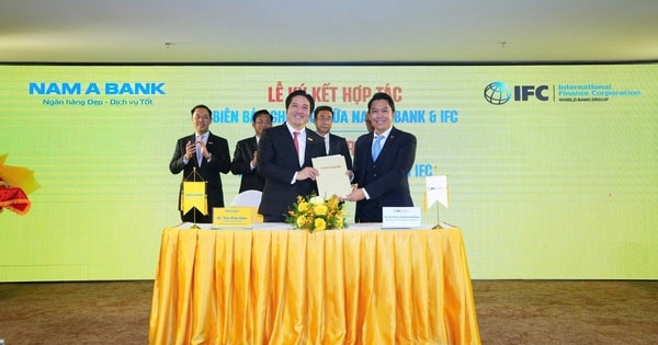 Vừa ra mắt Trung tâm tài chính quốc tế, ngân hàng đầu tiên bắt tay với loạt tổ chức nước ngoài