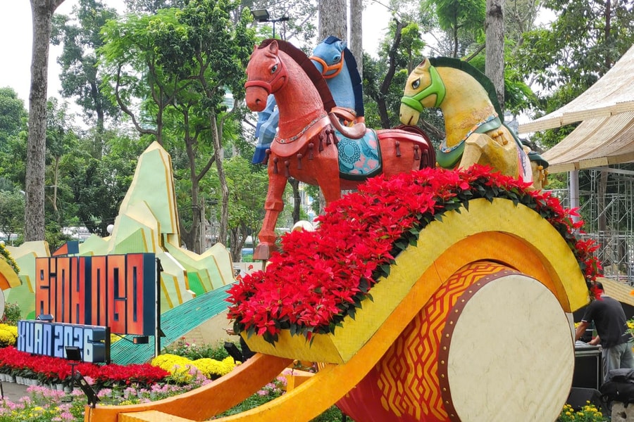 Ngắm linh vật ngựa tại Hội hoa Xuân Tao Đàn trước giờ khai mạc