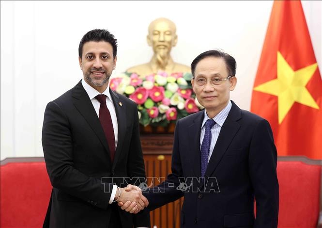 Bộ trưởng Ngoại giao Lê Hoài Trung tiếp Bộ trưởng Thương mại Quốc tế Canada