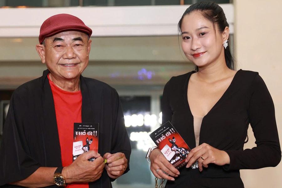 Nghệ sĩ Việt Anh cùng bạn gái dự ra mắt phim của Trấn Thành