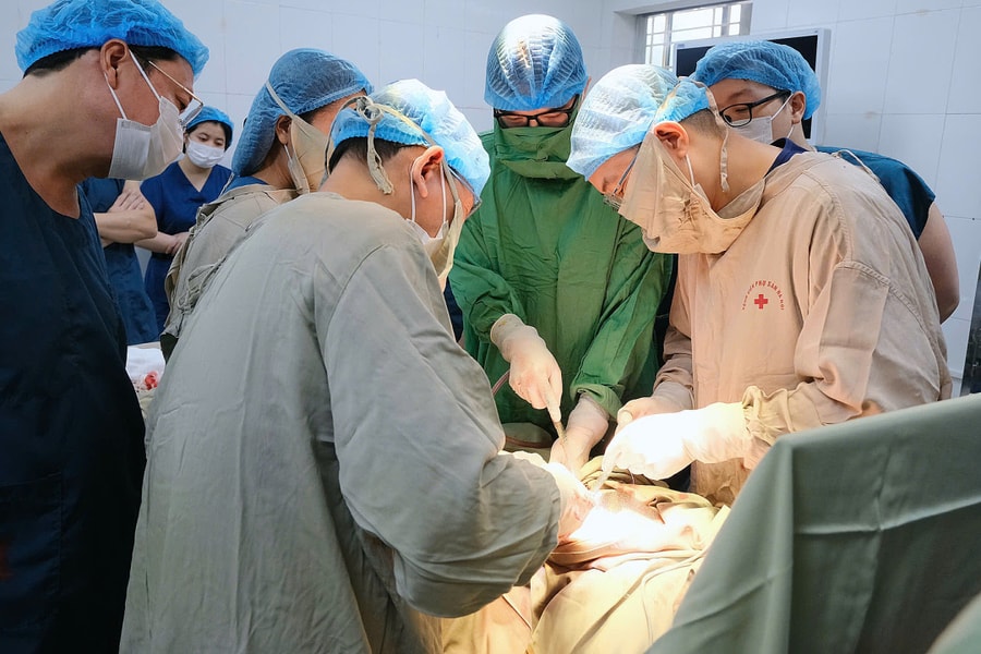 Gần 30 ngày đánh cược để giữ con của sản phụ ung thư