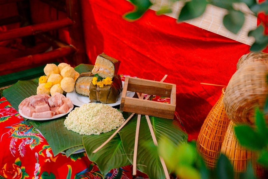 Tranh luận việc trẻ mầm non gói bánh chưng ngày Tết