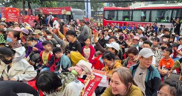 "Chuyến xe hạnh phúc": Khi mỗi tấm vé 0 đồng là một nụ cười đoàn viên