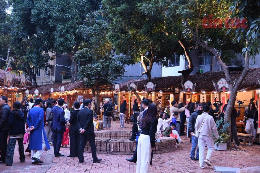 Văn Miếu – Quốc Tử Giám mở cửa xuyên Tết, bố trí điểm trông xe phục vụ Hội chữ Xuân