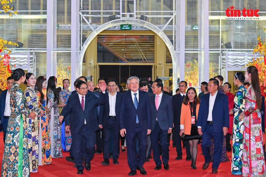 Vinh danh 64 đơn vị tiêu biểu góp phần tạo nên thành công Hội chợ Mùa Xuân 2026