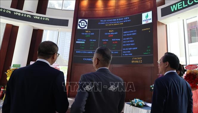 Tăng 10 điểm, VN-Index khép lại năm Ất Tỵ trên mốc 1.820 điểm