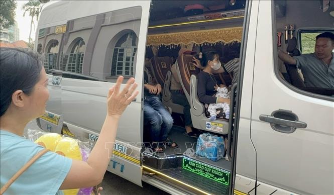 ‘Chuyến xe 0 đồng’ đưa người bệnh về nhà đoàn viên