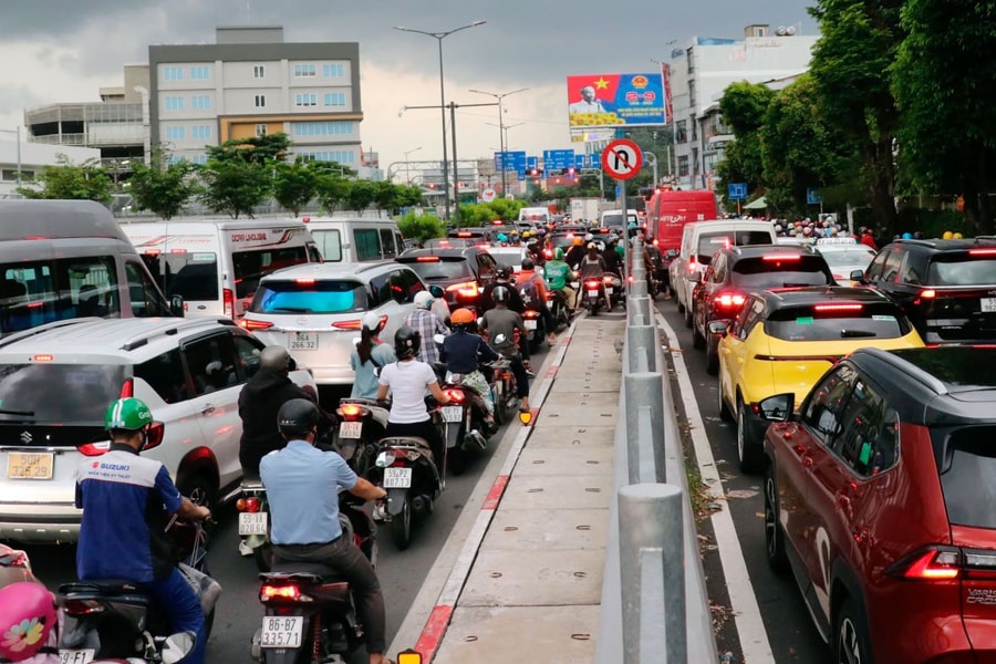 Người dân TP Hồ Chí Minh lưu ý lộ trình di chuyển khi xem bắn pháo hoa