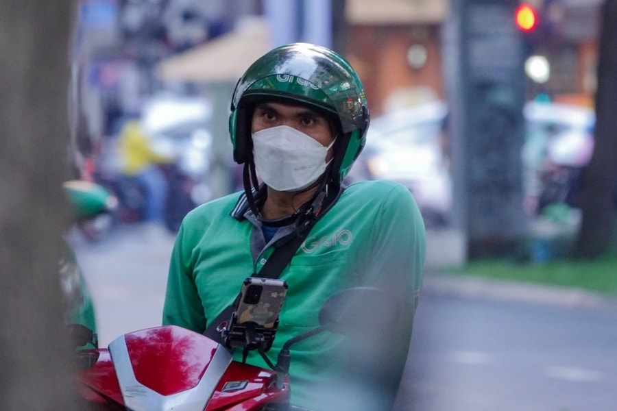 Tài xế công nghệ ngã gục vì những cuốc xe Tết, bận không kịp đi vệ sinh