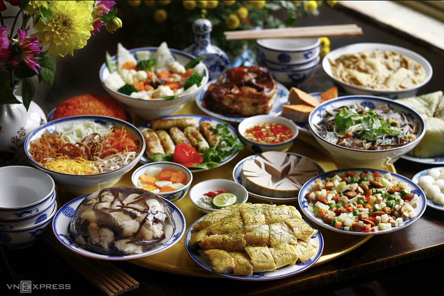 Bác sĩ tiết lộ 'thủ phạm' trên mâm cỗ Tết gây mỡ máu cao