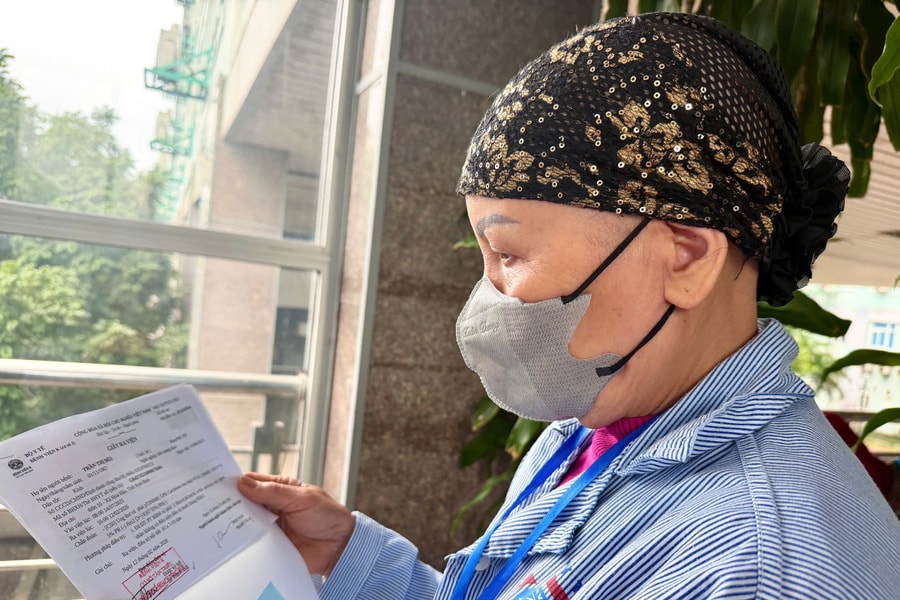 Chữ ký bác sĩ - 'tấm vé' đoàn viên đặc biệt ngày Tết