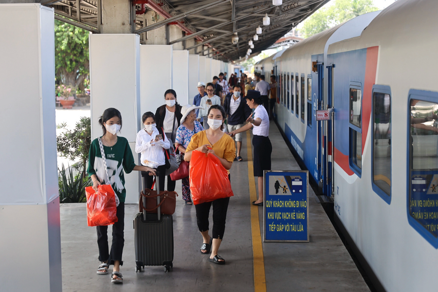 Bác sĩ chỉ cách xoa bóp bấm huyệt giảm say tàu xe