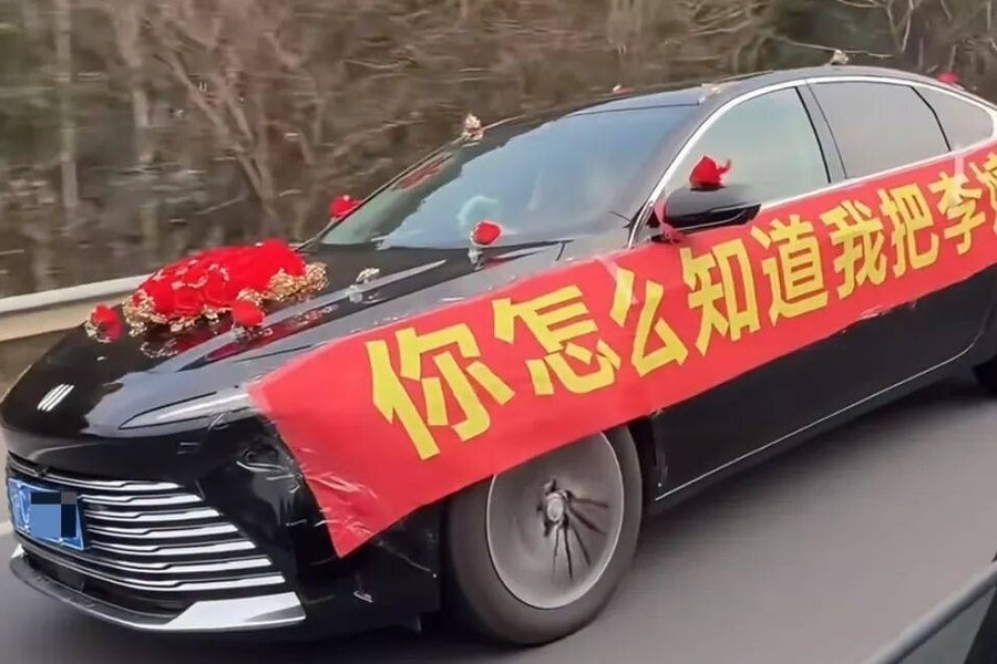 Đoàn người tình nguyện hộ tống 'xe dâu cô đơn' trên cao tốc