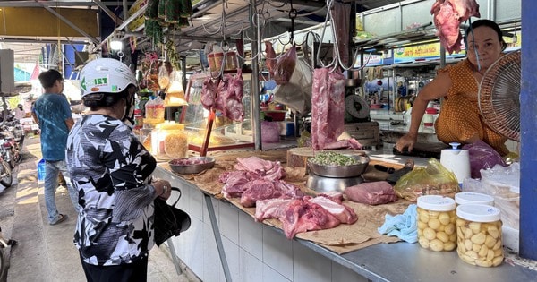 Giá thịt heo Tết ở chợ lẻ biến động mạnh