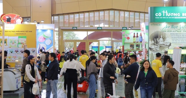 Một hội chợ Tết "hút" nửa triệu lượt khách, bán ra cả tấn giò chả